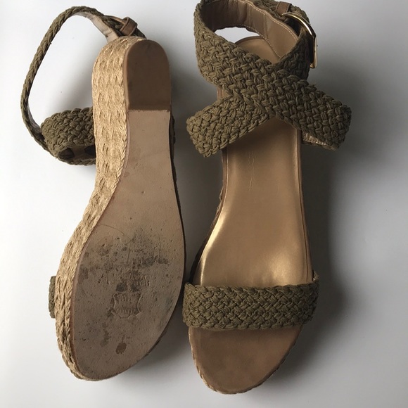 SIZE 9.5 STUART WEITZMAN ALEX LOW WEDGES - Picture 3 of 6